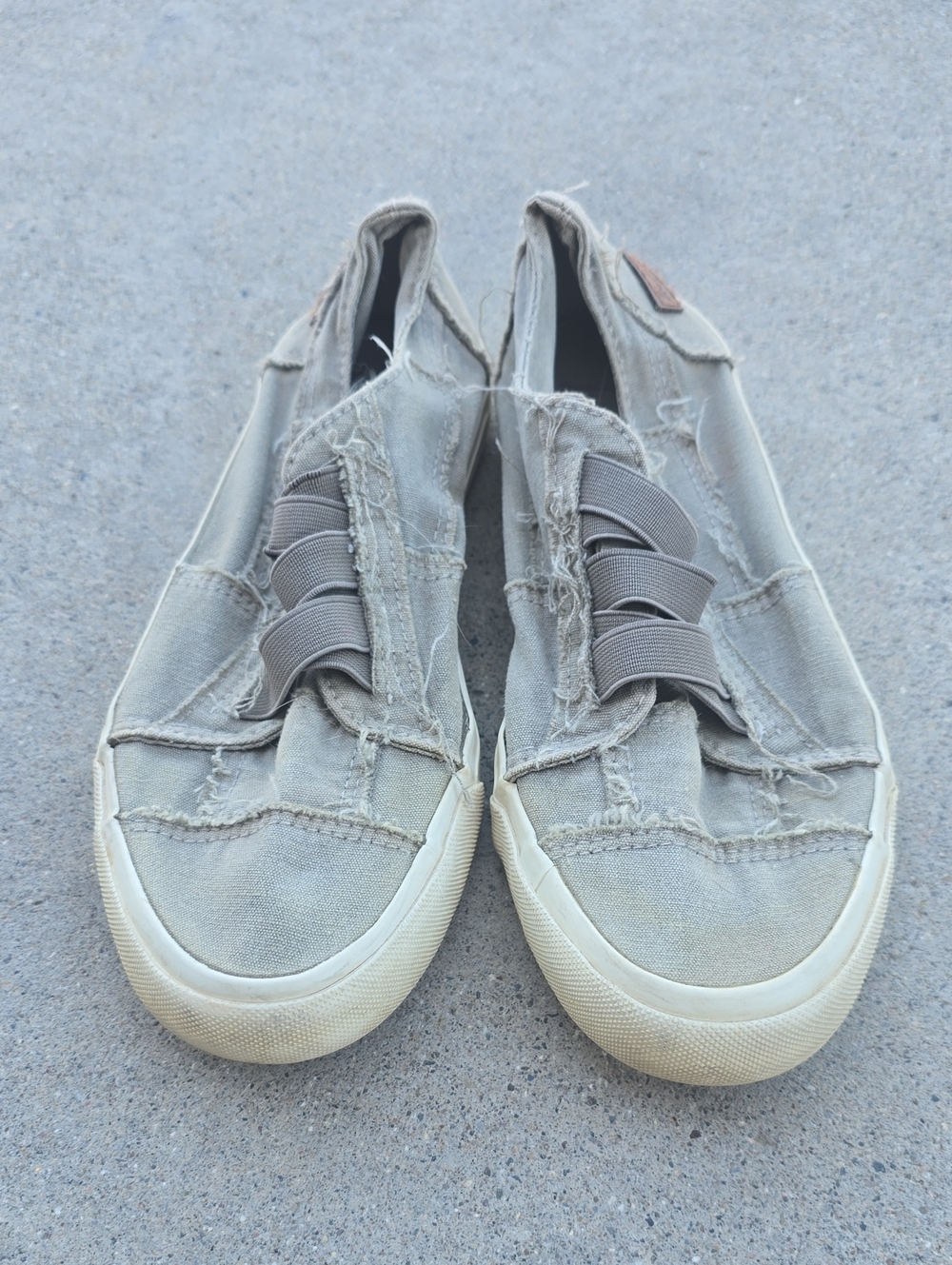 Women’s Slip-On Canvas Sneakers in Light Gray
